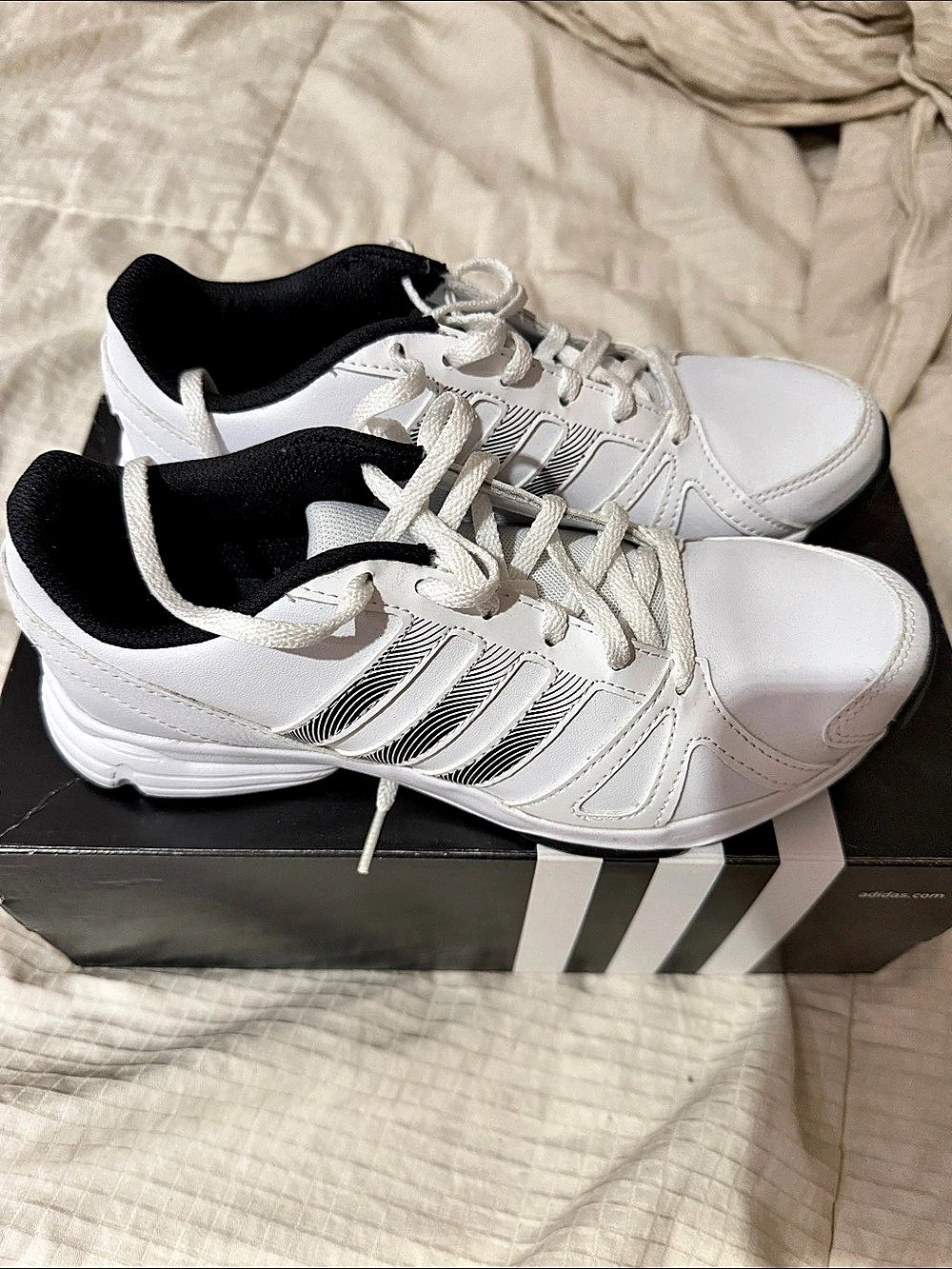 adidas Response CSH 17 W Women's Athletic Shoes White & Black Size US 7 Like New